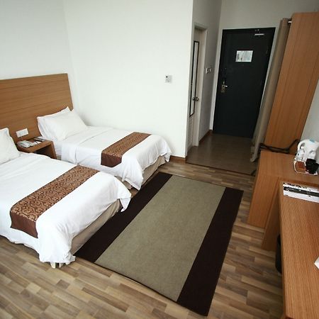 Dormani Hotel Кучинг Екстериор снимка