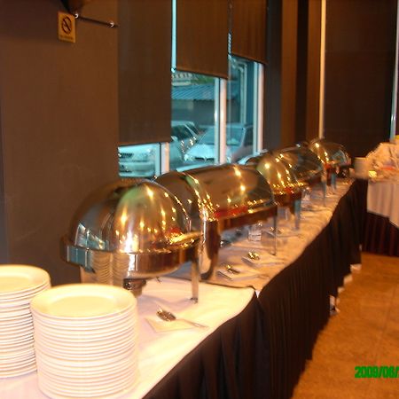 Dormani Hotel Кучинг Екстериор снимка