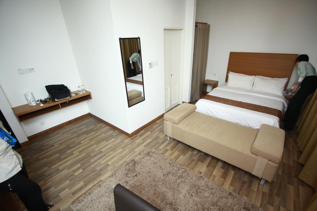 Dormani Hotel Кучинг Екстериор снимка