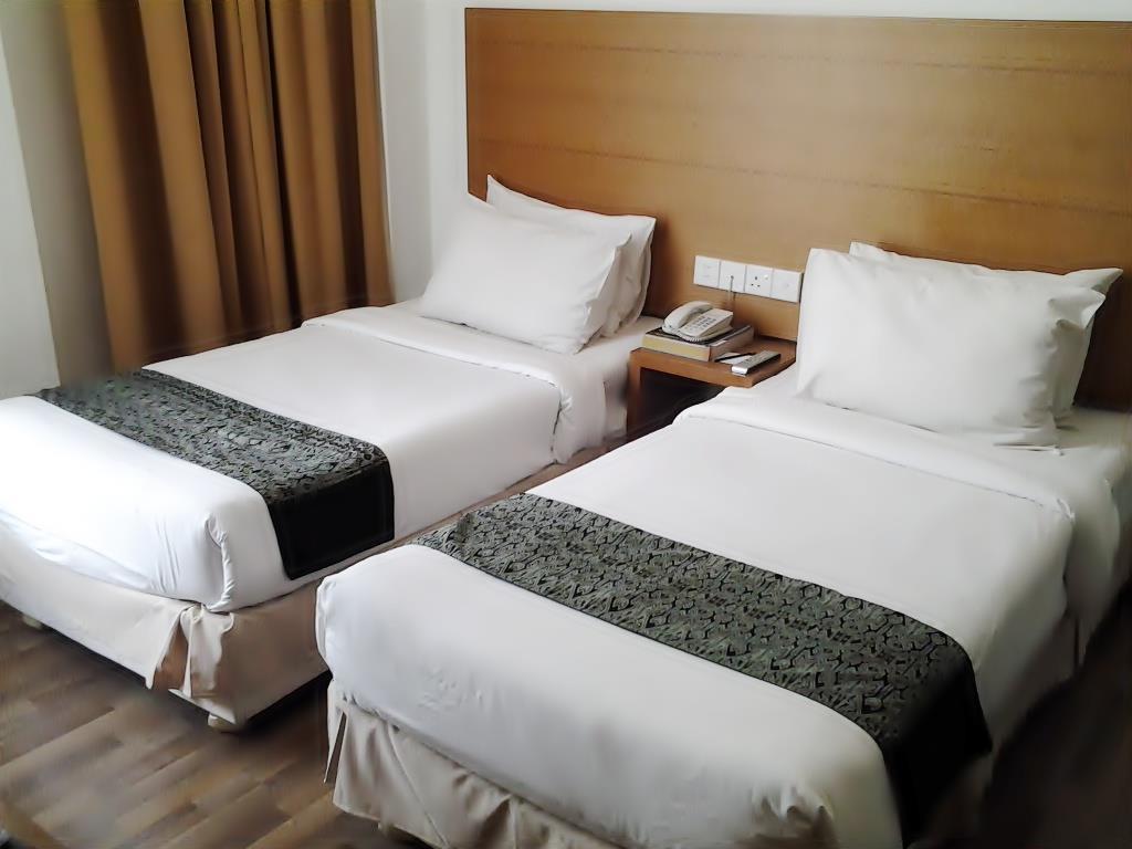 Dormani Hotel Кучинг Екстериор снимка
