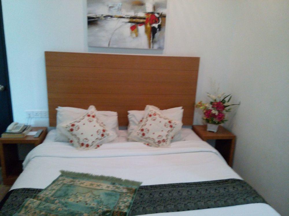 Dormani Hotel Кучинг Екстериор снимка