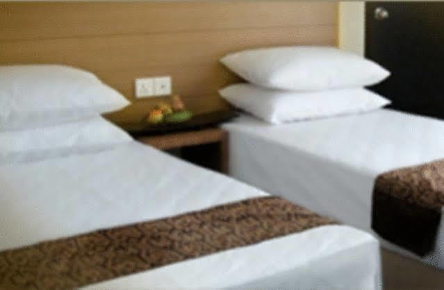 Dormani Hotel Кучинг Екстериор снимка
