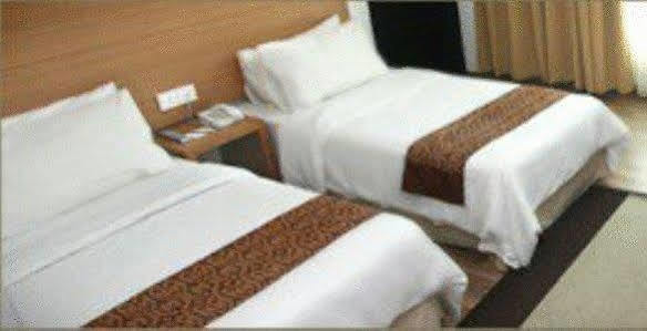 Dormani Hotel Кучинг Екстериор снимка
