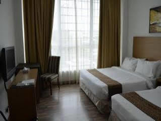Dormani Hotel Кучинг Екстериор снимка