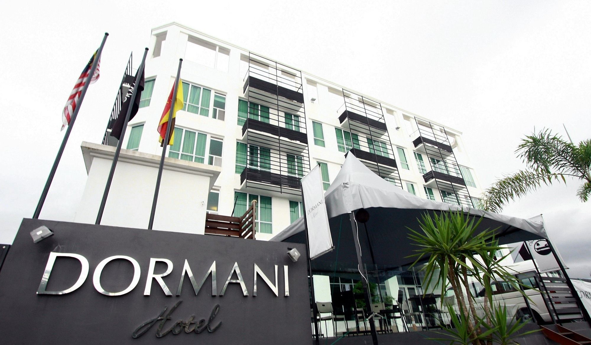 Dormani Hotel Кучинг Екстериор снимка