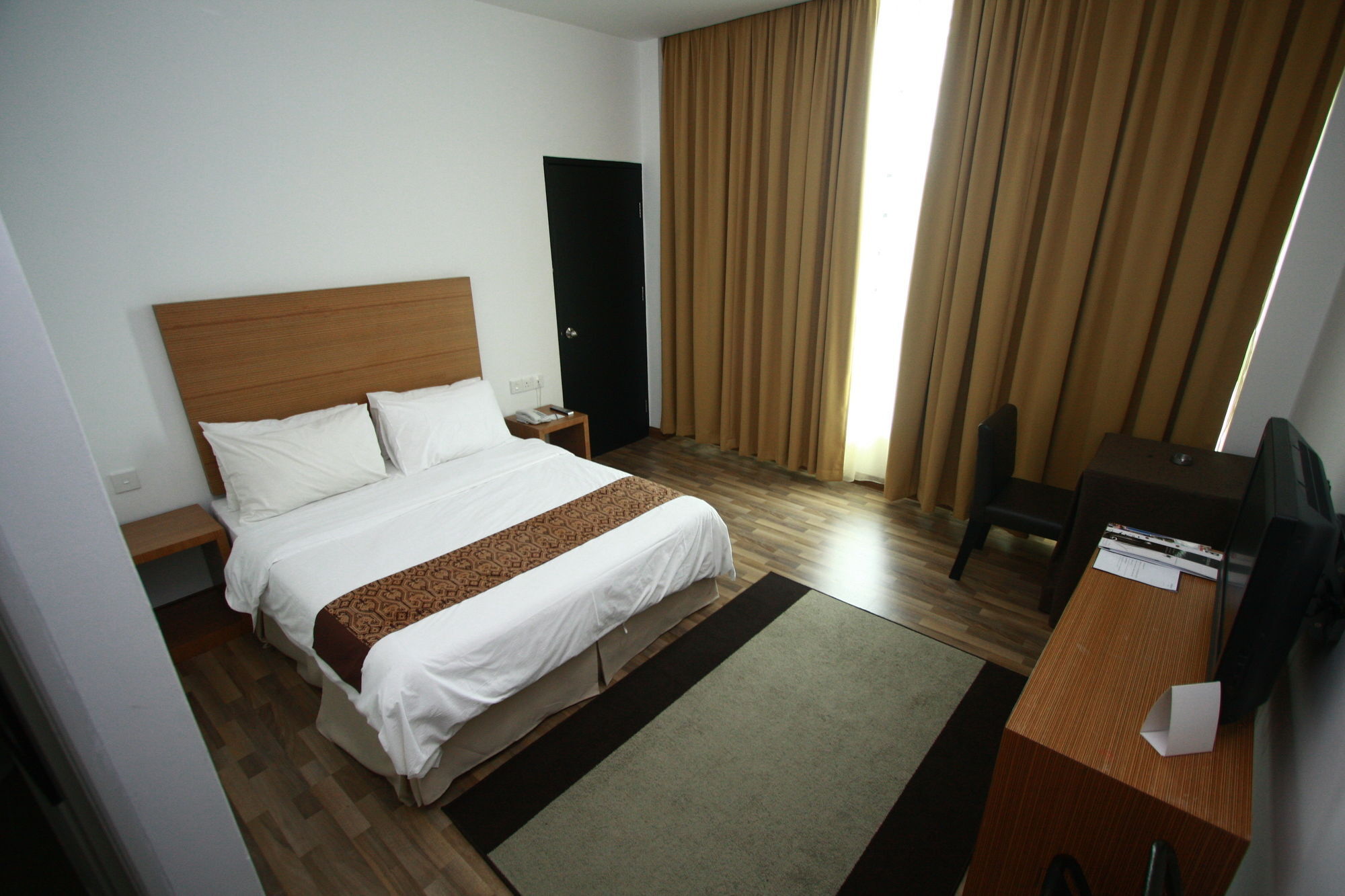 Dormani Hotel Кучинг Екстериор снимка